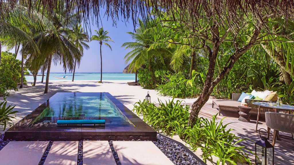 002804-01-OneAndOnly_ReethiRah_Accommodation_BeachVillaWithPool_PrivatePool-Day One&Only Reethi Rah, Maldives