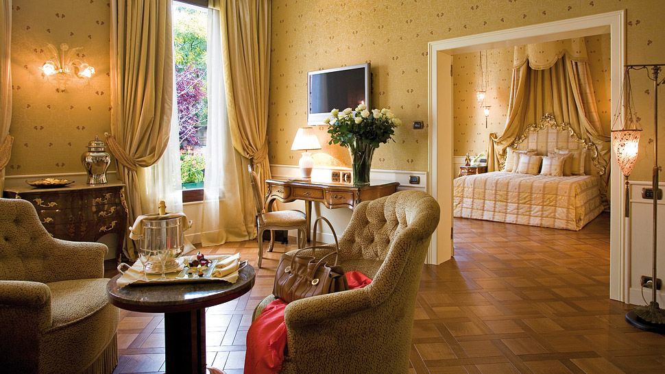 002892-08-suite-sitting-area Baglioni Hotel Luna