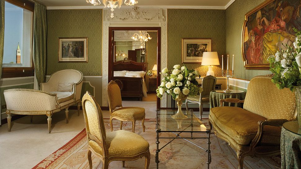 002892-09-suite-sitting-area Baglioni Hotel Luna