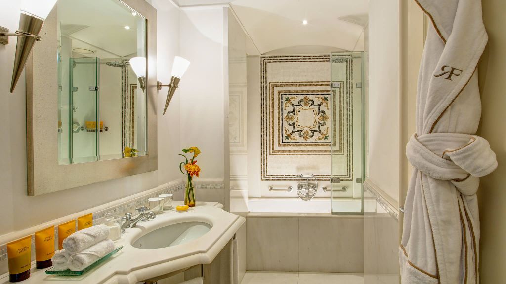 003133-32-Hi_SAV_78527518_5MB-3813 -RFH - Hotel Savoy - Executive Suite -Bathroom - OK Hotel Savoy Florence