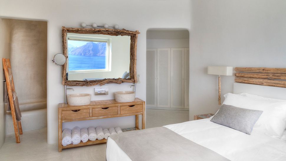 005435-19-lux3022gr-166836-Mystery-Villa-Bedroom Mystique Santorini