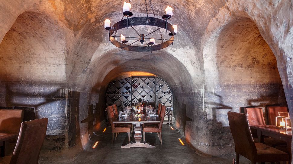005435-47-lux3022re-166861-Secret-Wine-Restaurant Mystique Santorini