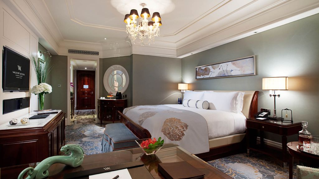 008108-01- Deluxe King Room Waldorf Astoria Shanghai on the Bund