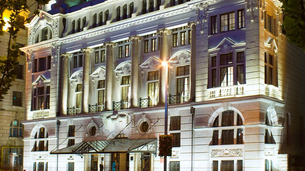 008108-04-exterior-night Waldorf Astoria Shanghai on the Bund
