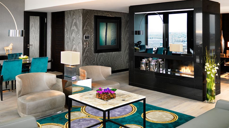 009739-03-Presidential-Suite-living-room Hyatt Regency Dusseldorf