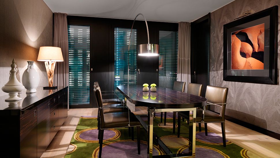 009739-09-Executive-Suite-dining-room Hyatt Regency Dusseldorf