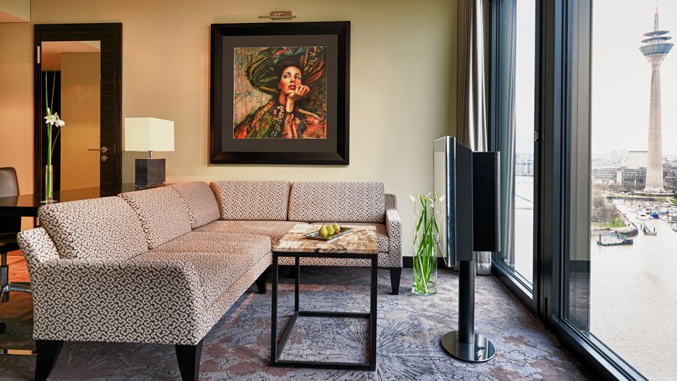 009739-10-Regency-Suite-Living-room Hyatt Regency Dusseldorf