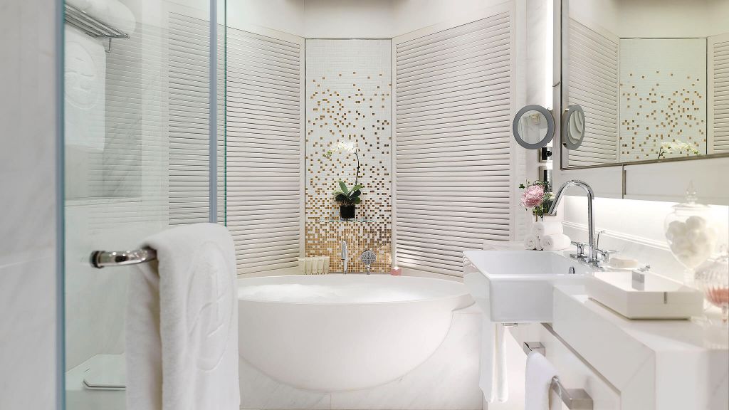 010019-Langham-Hong-Kong-Hotel-Director-Suite-Bathtub - Kopya The Langham, Hong Kong