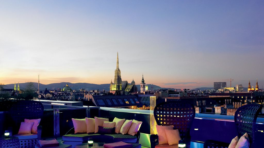 010772-08-RCV Atmosphere Rooftop Bar - Lounge The Ritz-Carlton, Vienna