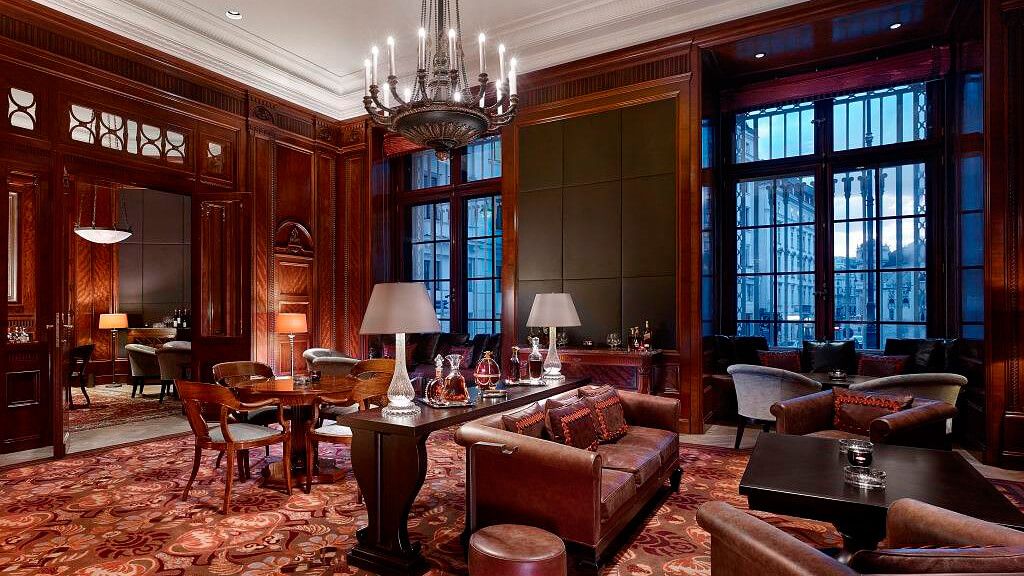 011163-07-Living Room Cigar Lounge Park Hyatt Vienna
