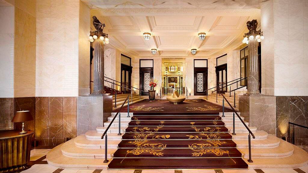 011163-08-Hotel Lobby Park Hyatt Vienna