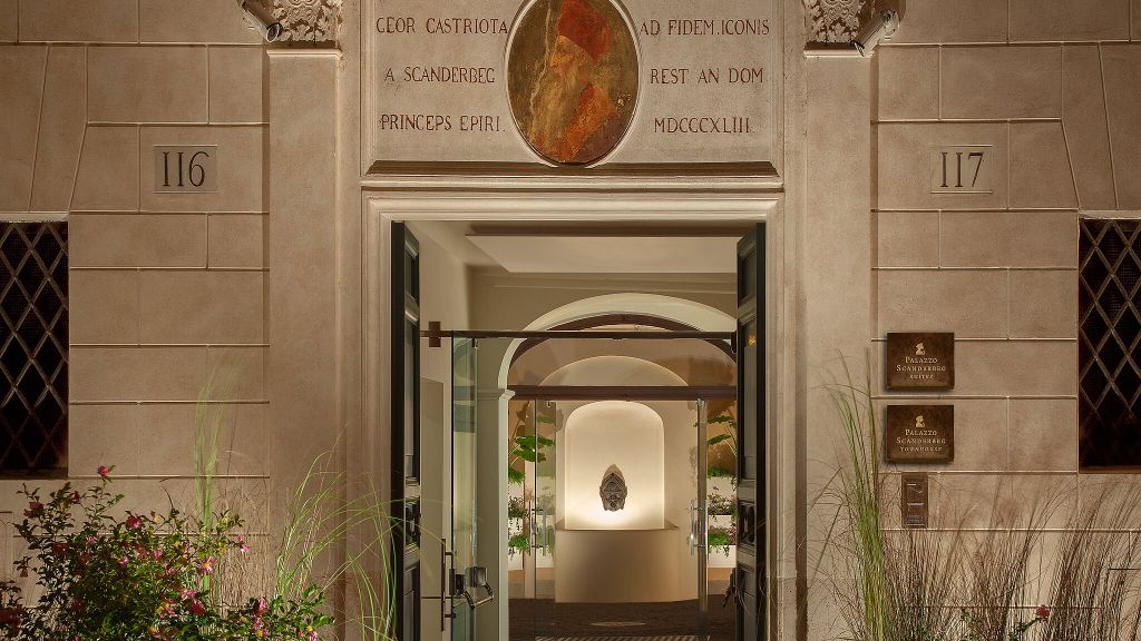 100487-05-EntranceClose-Up Palazzo Scanderbeg