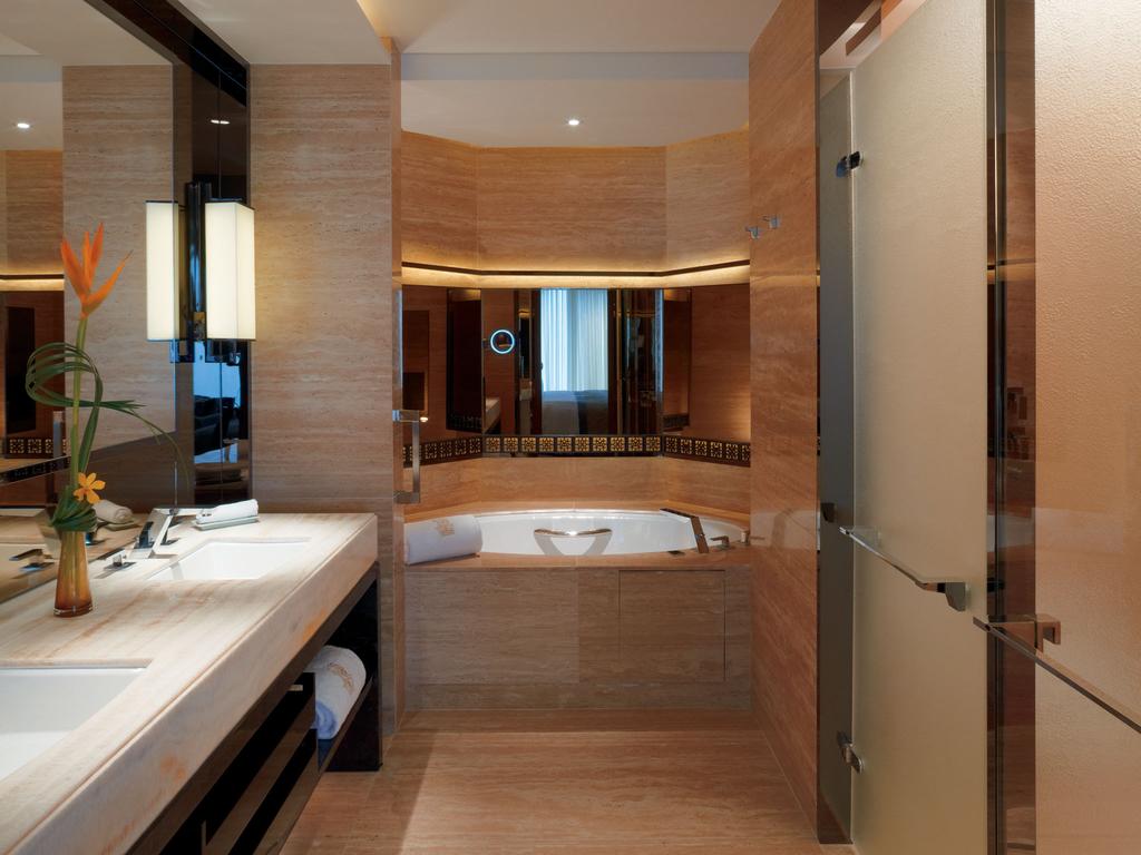 10595001 The Ritz-Carlton, Hong Kong