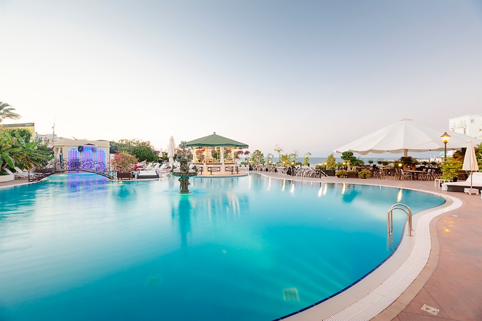 6_POOL-2 - Kopya Rocks Hotel & Casino