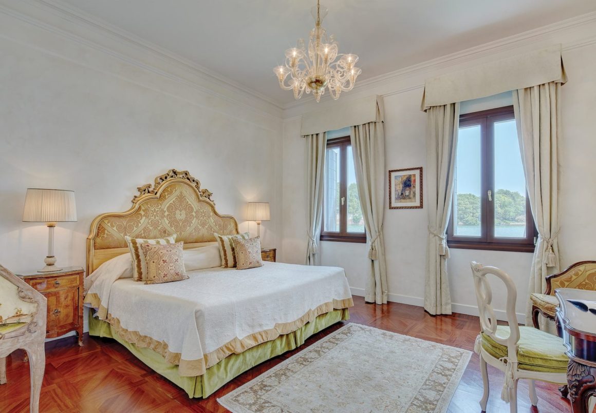 cip-acc-room-double-lagoon-view01_1600x1111 Belmond Hotel Cipriani