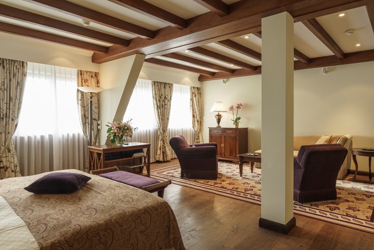 lw1616_72988512_790x490 Suvretta House