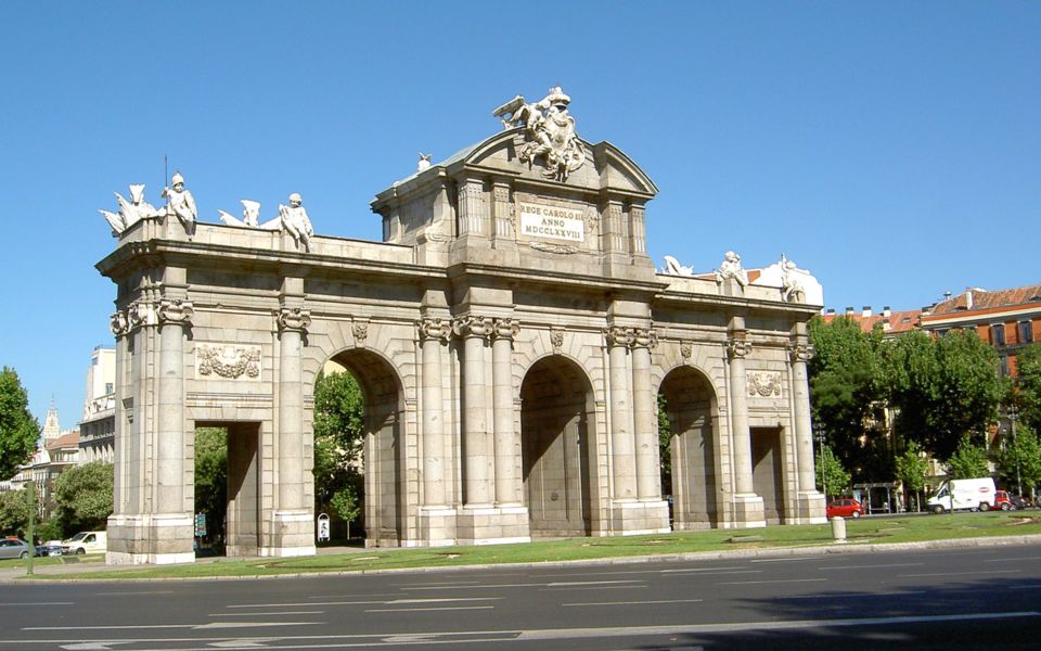 Madrid Royal Palace and Tourist Bus with Tapas