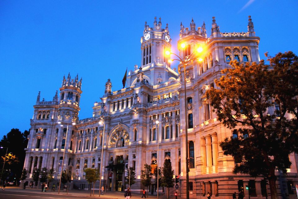 Madrid Royal Palace and Tourist Bus with Tapas