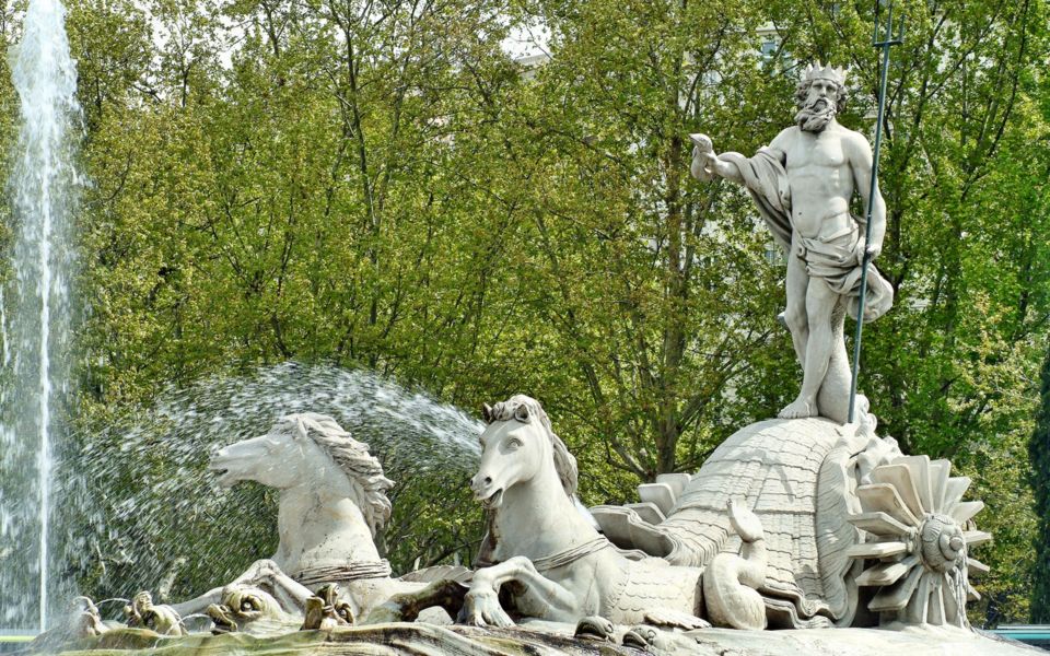 Madrid Royal Palace and Tourist Bus with Tapas