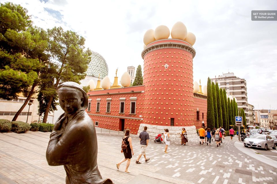 Salvador Dalí Small Group Full-Day Tour from Barcelona