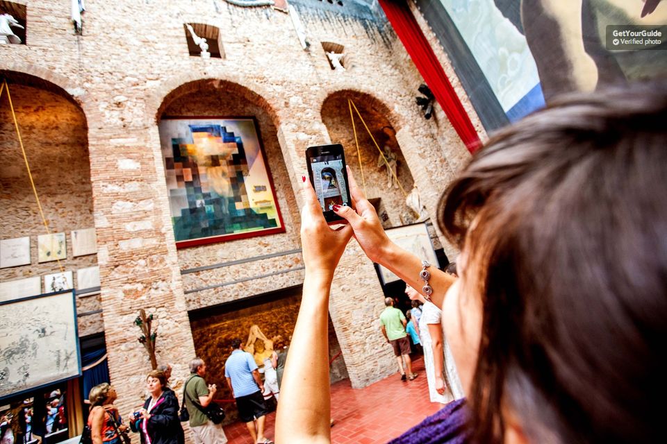 Salvador Dalí Small Group Full-Day Tour from Barcelona