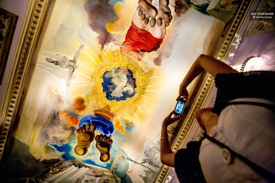 Salvador Dalí Small Group Full-Day Tour from Barcelona