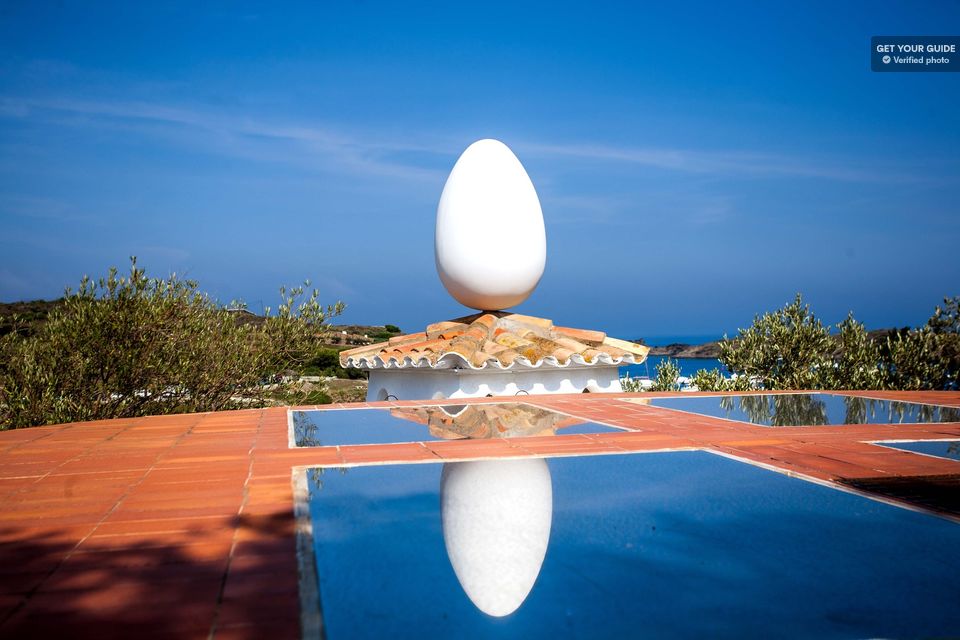 Salvador Dalí Small Group Full-Day Tour from Barcelona