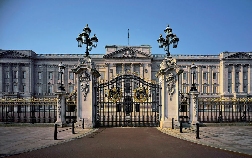 London: Changing of the Guard & Buckingham Palace Tour