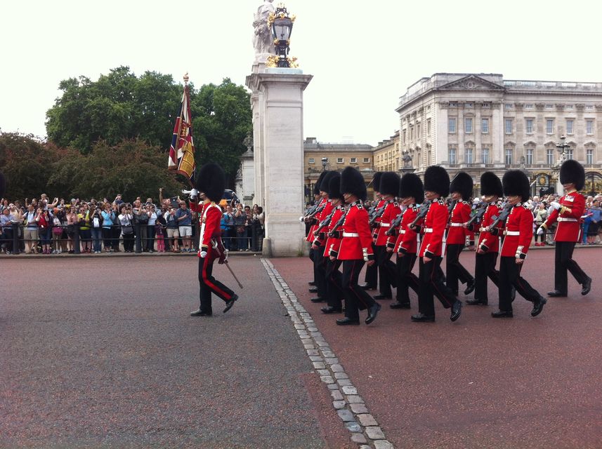 London: Changing of the Guard & Buckingham Palace Tour