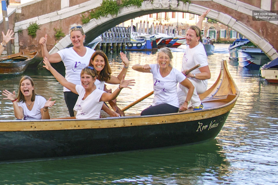 Venice: 1.5-Hour Authentic Gondola Rowing Lesson