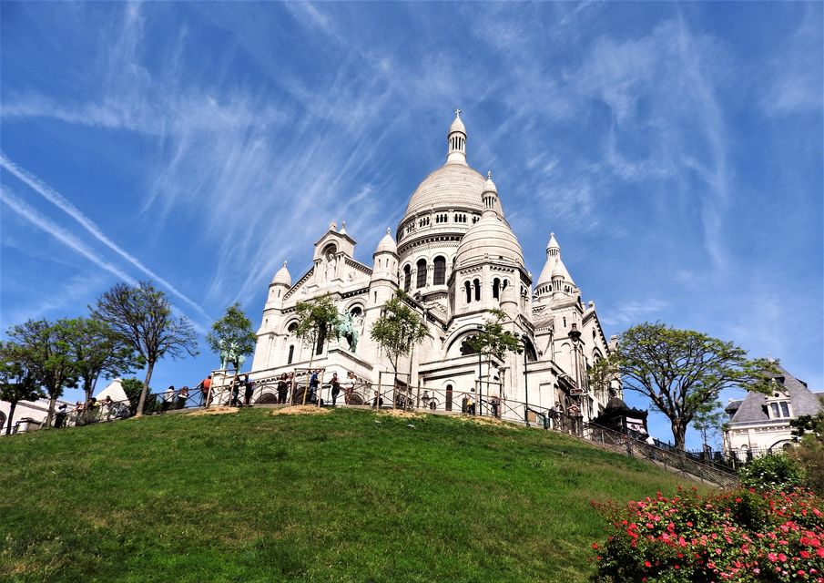 Sacré-Coeur and Montmartre Tour with Expert Guide Paris