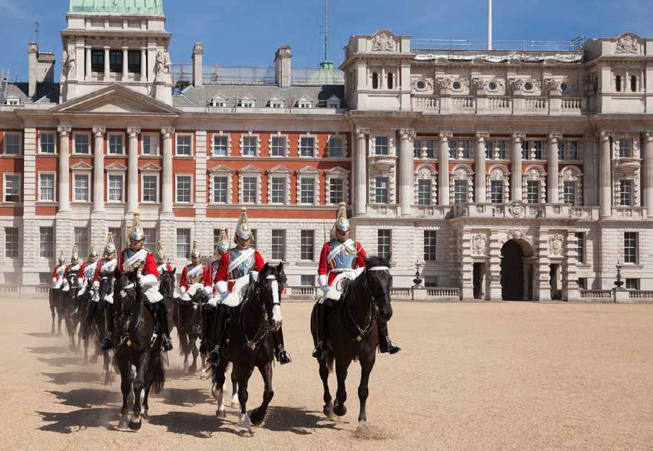 London: Changing of the Guard & Buckingham Palace Tour