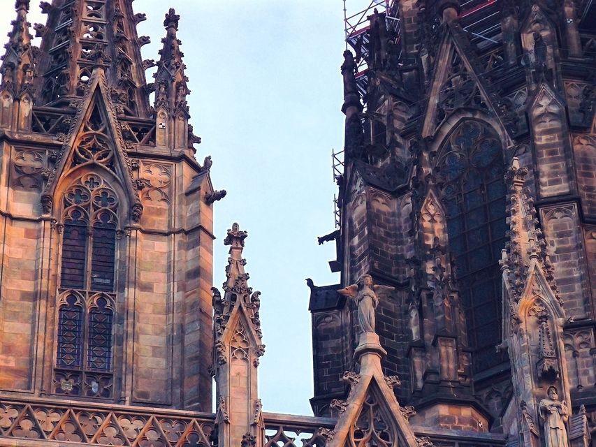 Sagrada Familia: Skip-the-Line Guided Tour with Towers